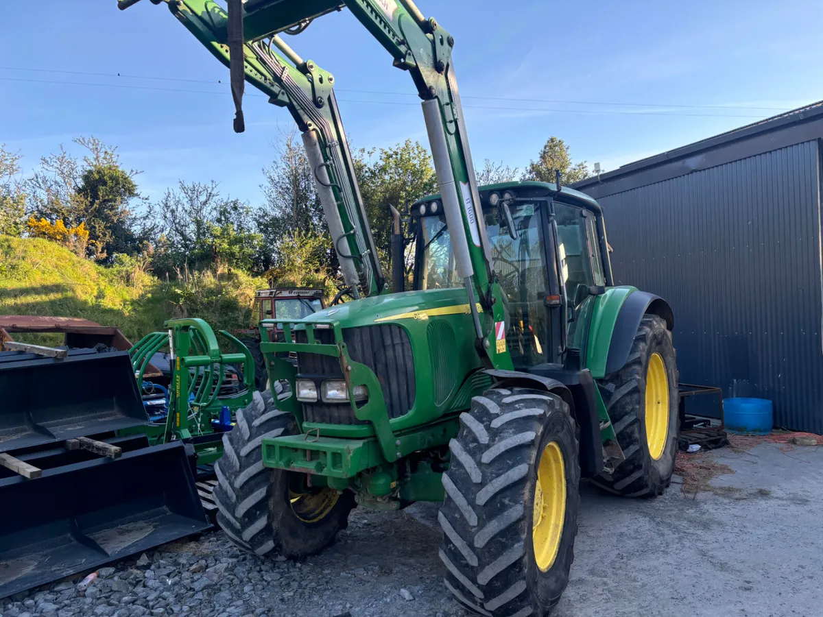 John Deere 6820 - Image 1