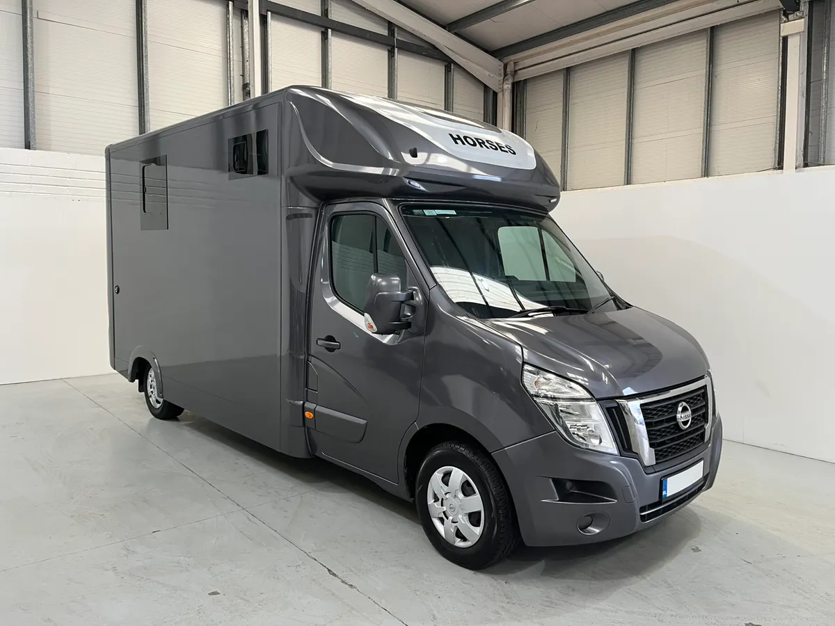2020 Nissan NV400 Stallion box - Sliding Partition - Image 1