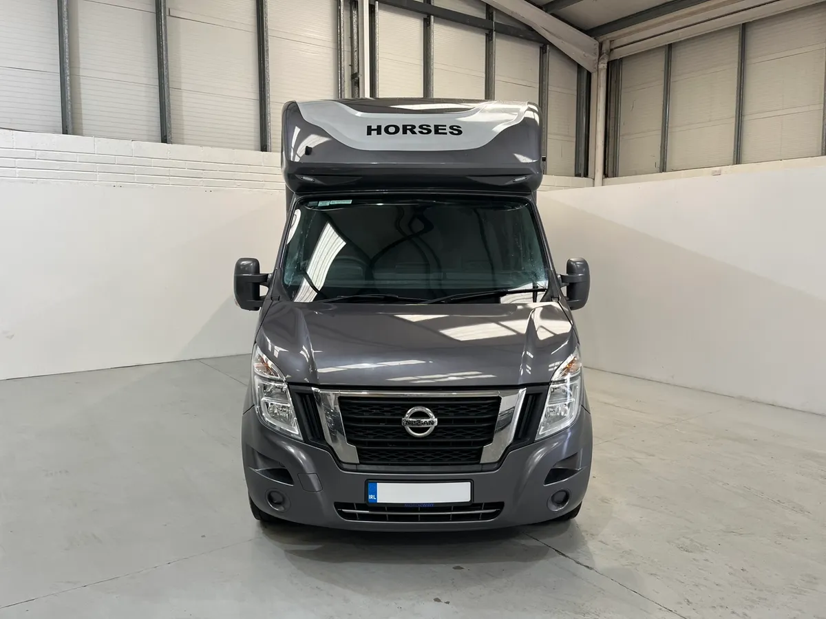 2020 Nissan NV400 Stallion box - Sliding Partition - Image 2