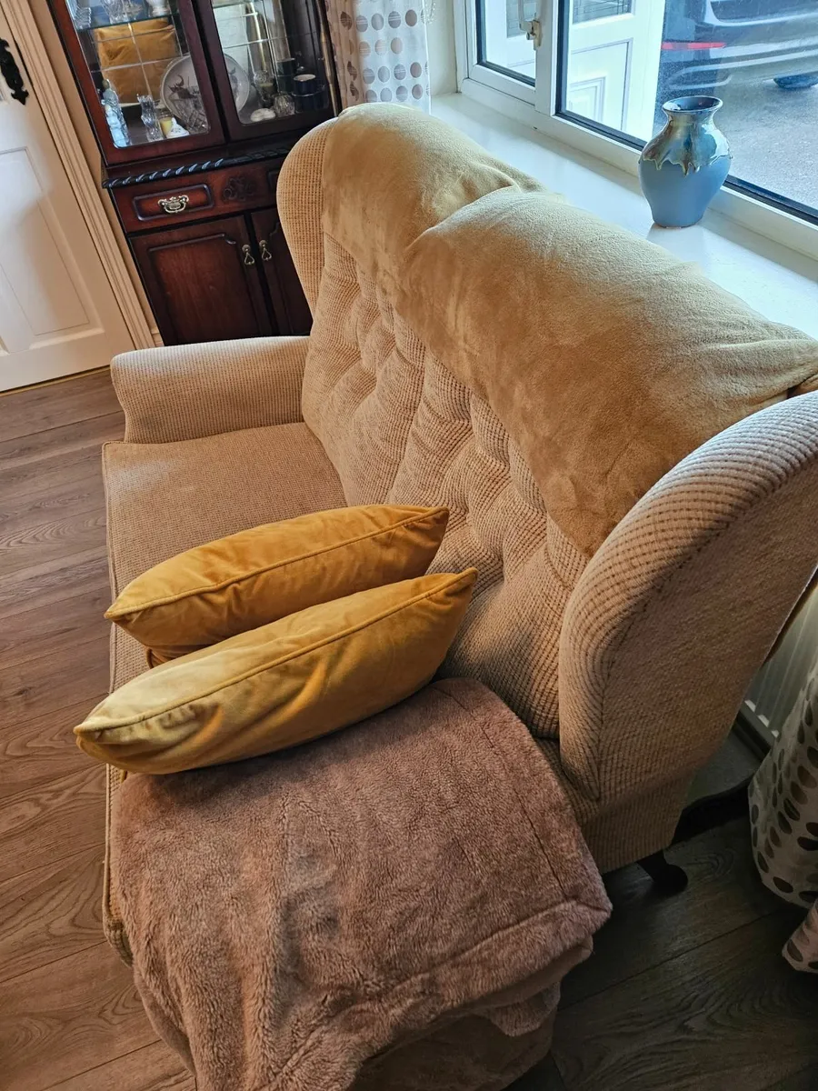 Couch and 2 chairs - Image 4