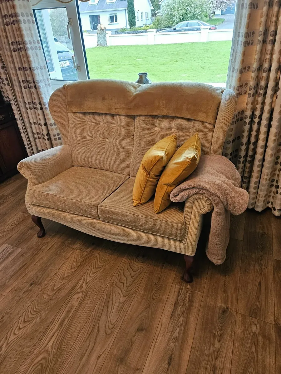Couch and 2 chairs - Image 1