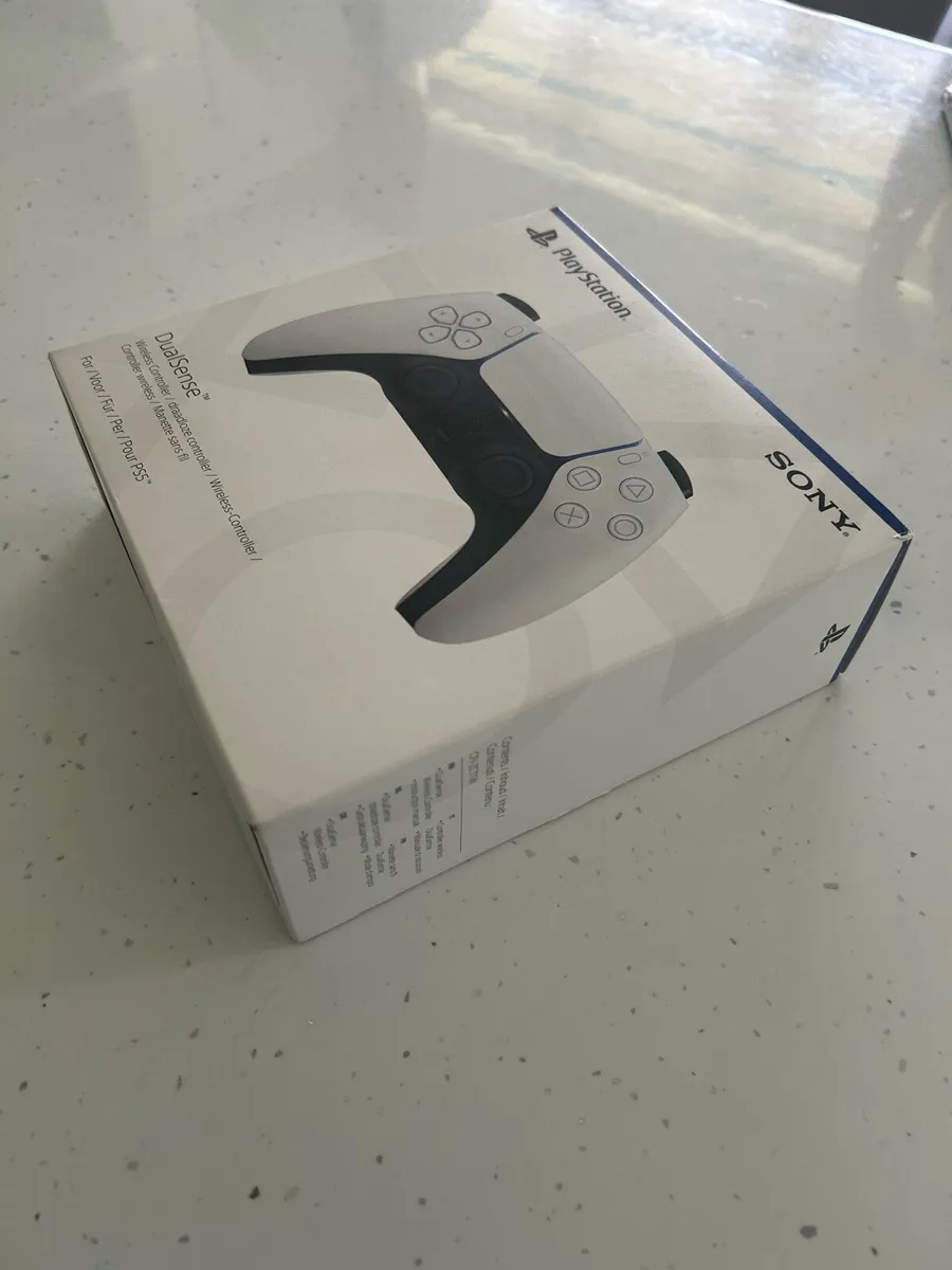 PS5 controller - Image 1
