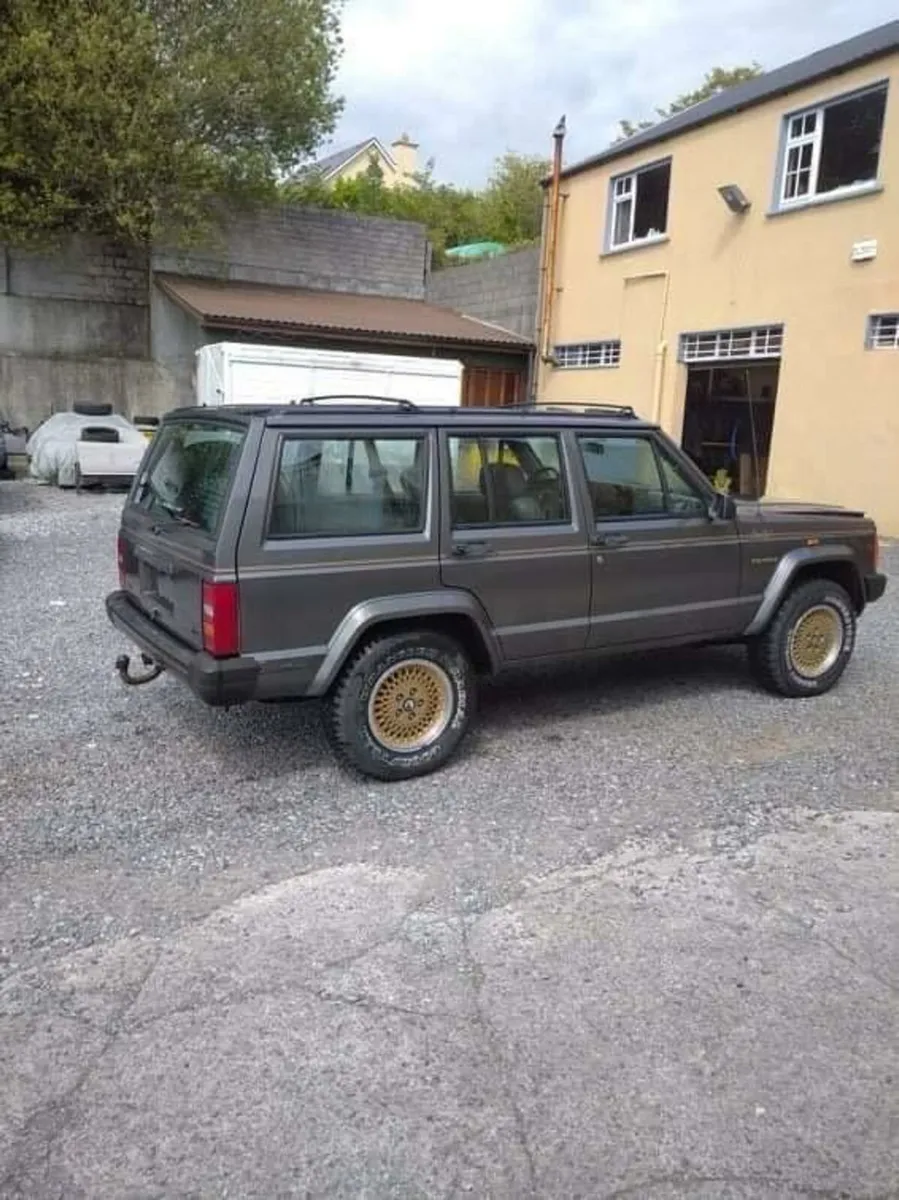 Jeep Cherokee 4.0 LHD Limited - Image 2