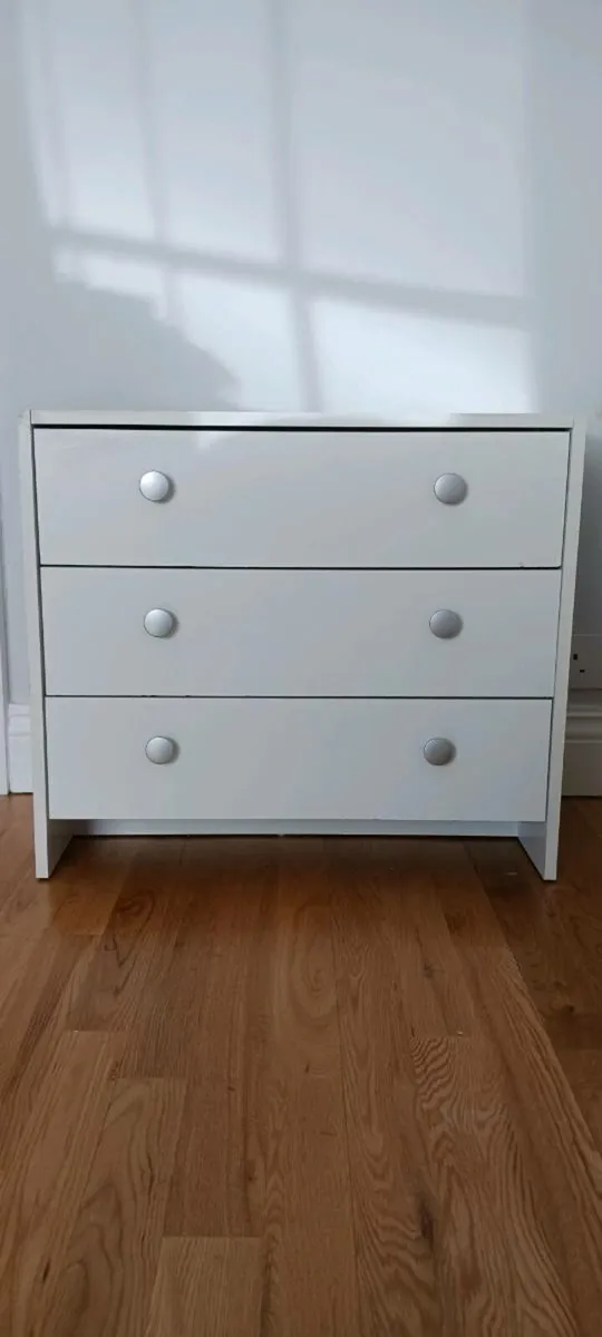 Chest of drawers - Image 1