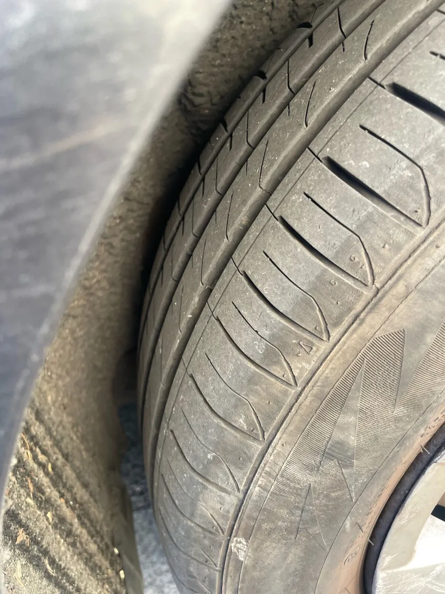 Car - Image 4