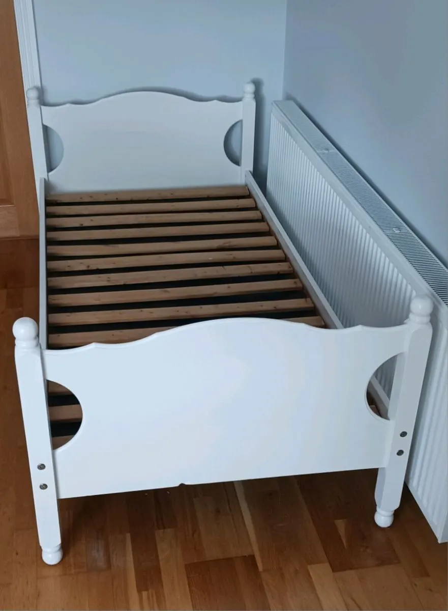 Bed - Image 1
