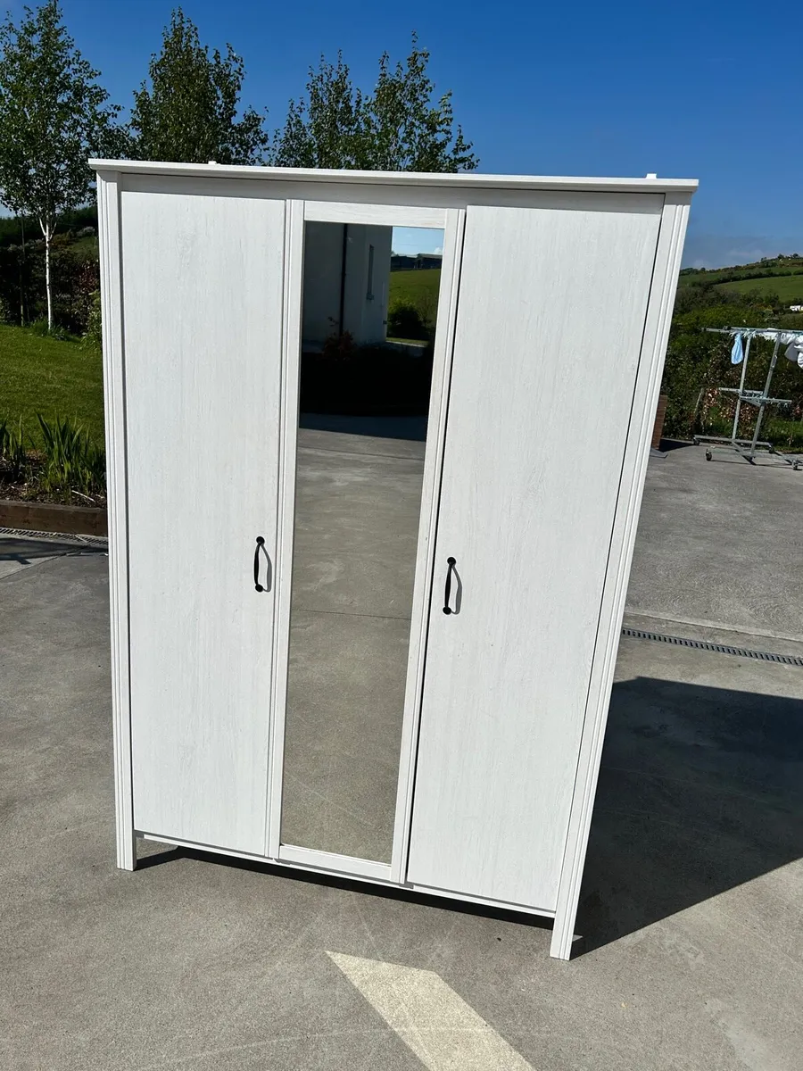 Wardrobe and drawer unit set - Image 1