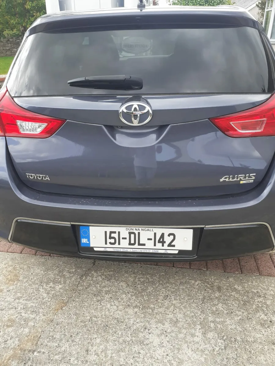 Toyota Auris 2015 - Image 2