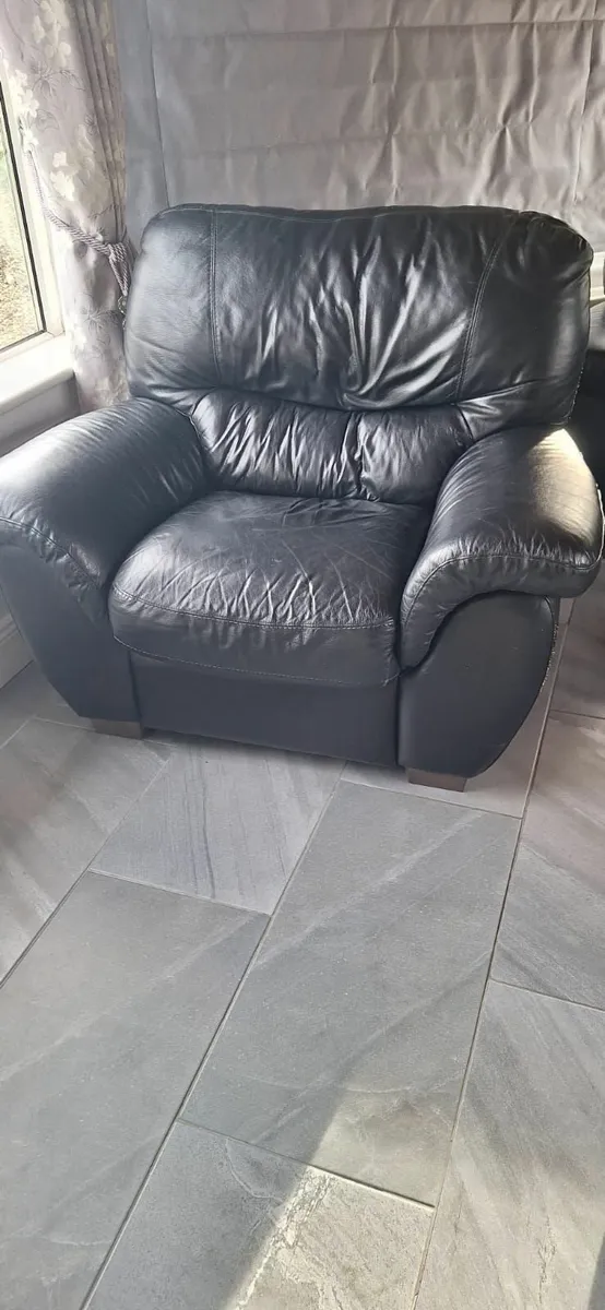 Couch - Image 2