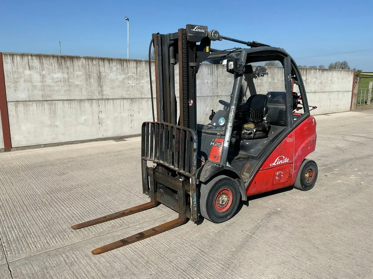 LINDE H25T 2.5 TON GAS FORKLIFT - Image 1