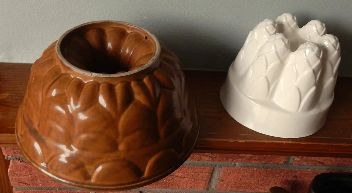2 Ceramic Baking Moulds - Image 2