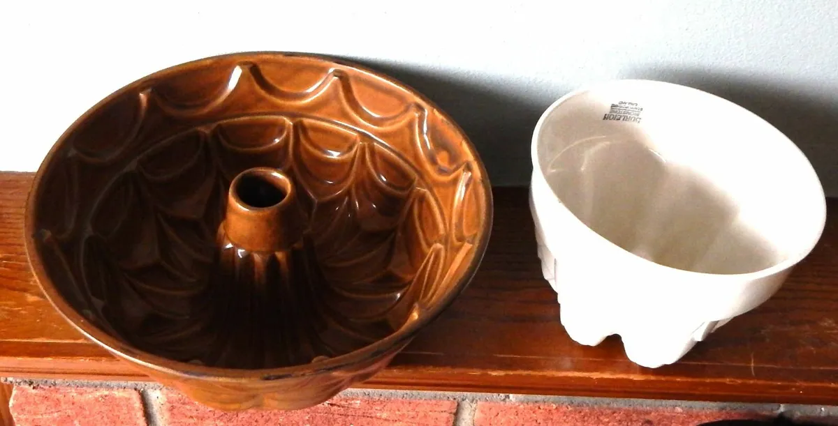 2 Ceramic Baking Moulds - Image 3