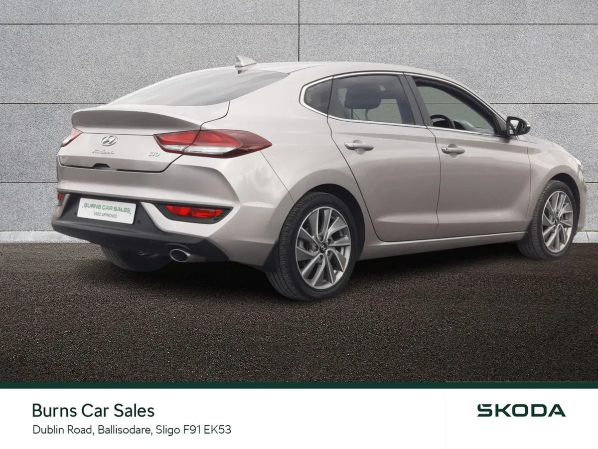 Hyundai i30 Fastback Diesel - Image 4
