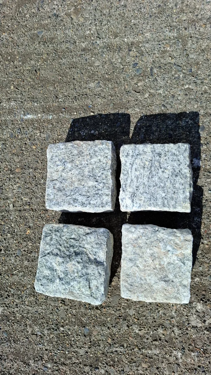 Granite Light Grey Riven 100x100 Cobbles Stones - Image 1