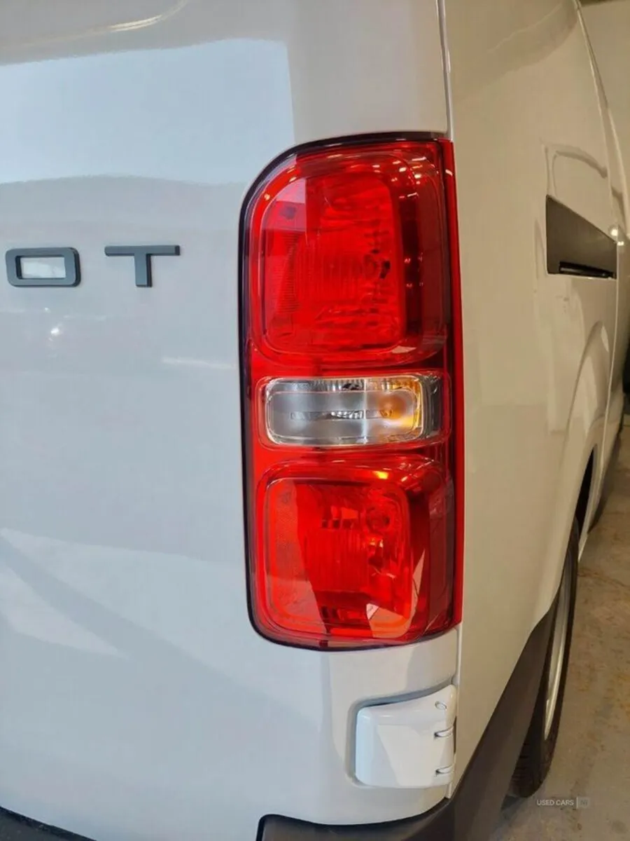Peugeot Expert 1.5 Bluehdi 120 Professional Van - Image 2