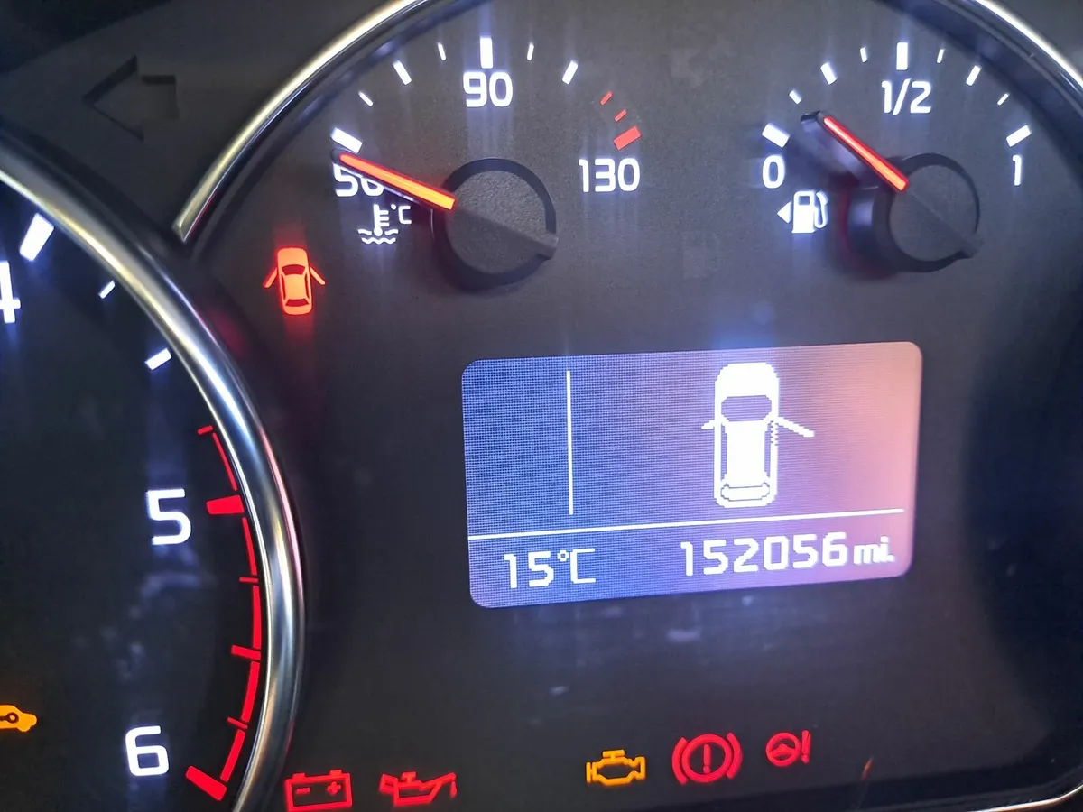 Kia Carens 2014 - Image 4
