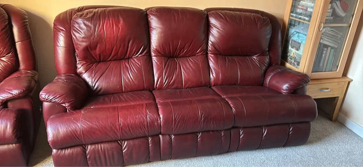 Suite of furniture - Image 1