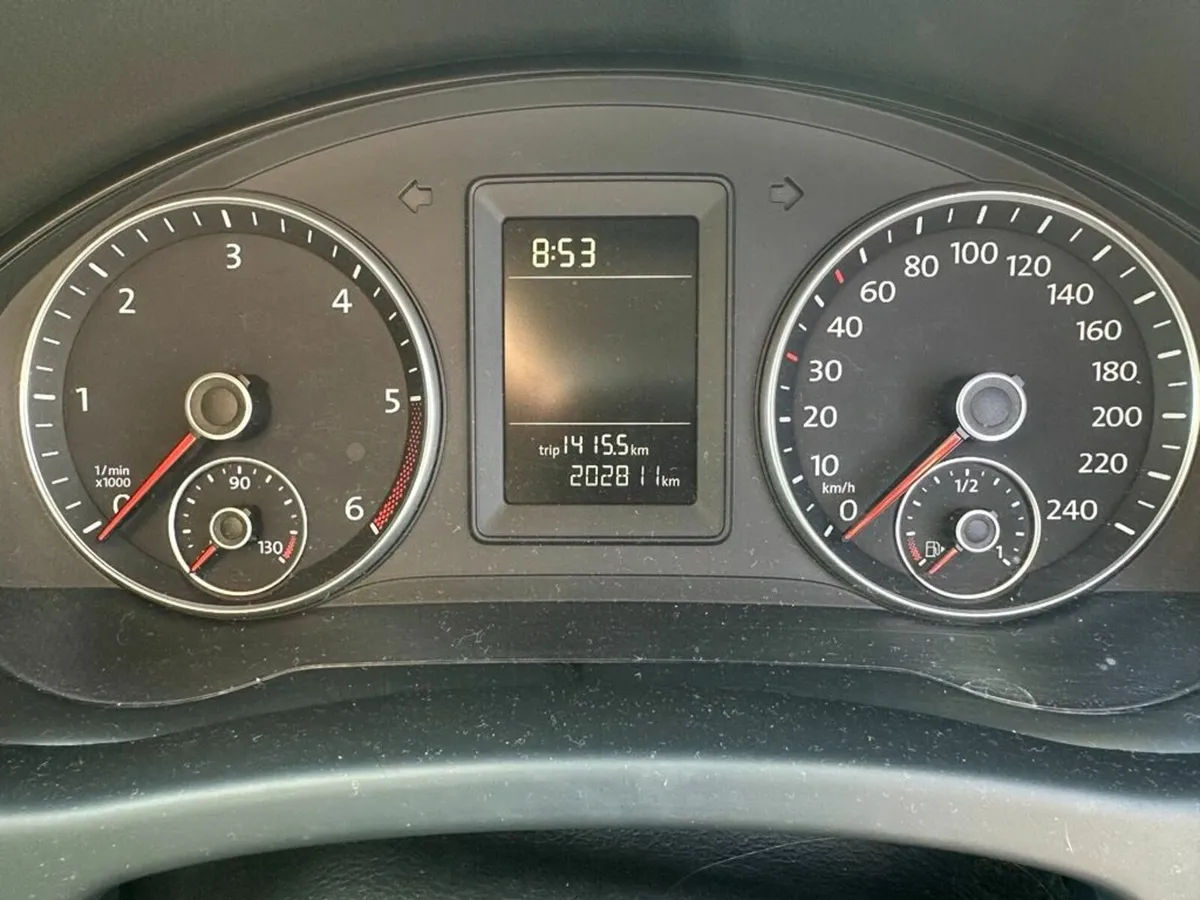 Volkswagen Golf 2012 - Image 2