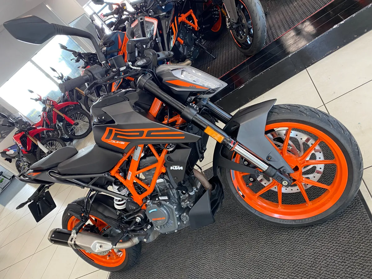 KTM 125 Duke - Image 3