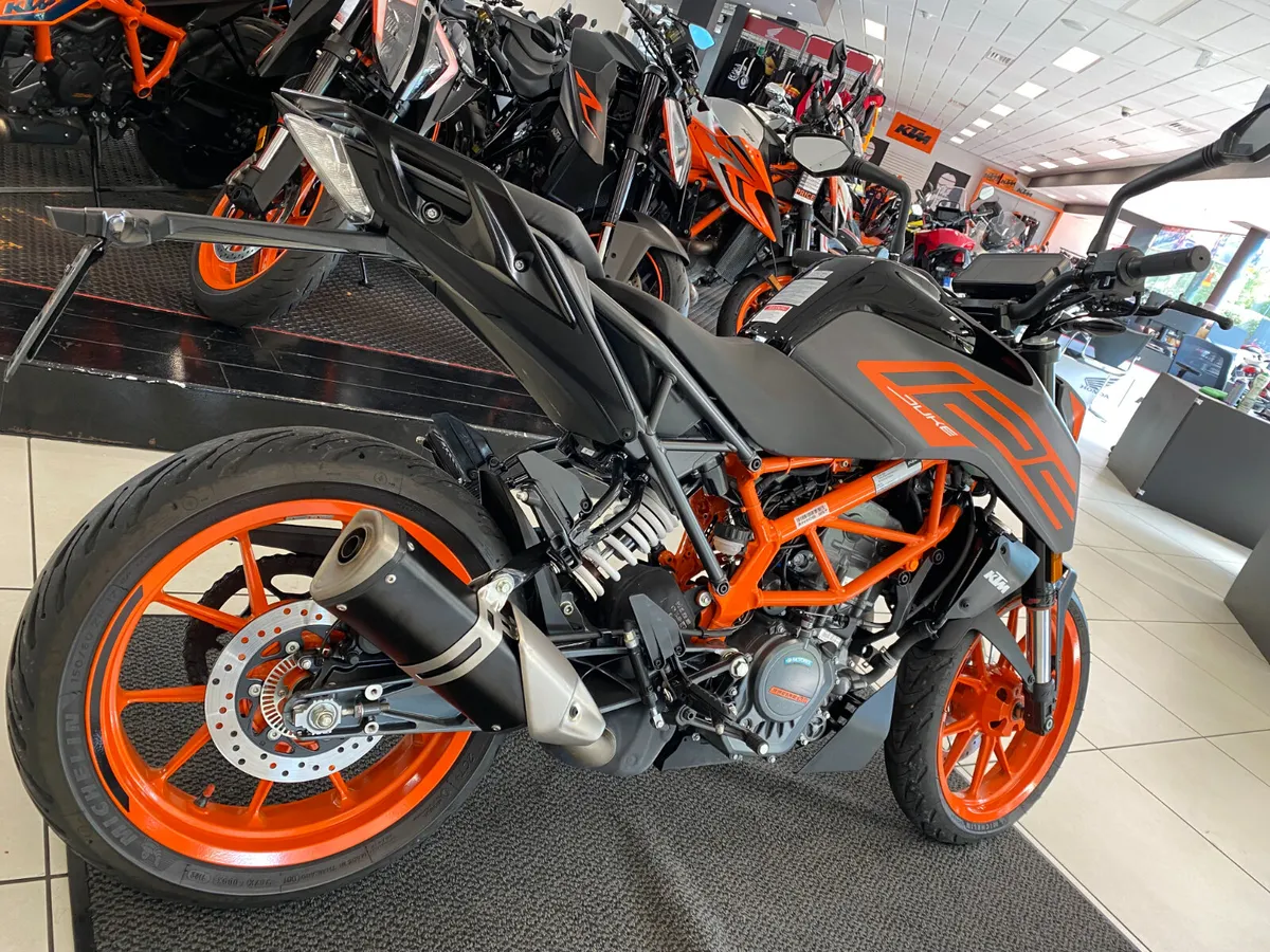 KTM 125 Duke - Image 4