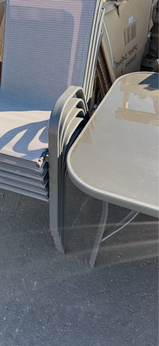 Patio table & 6 chairs - Image 3
