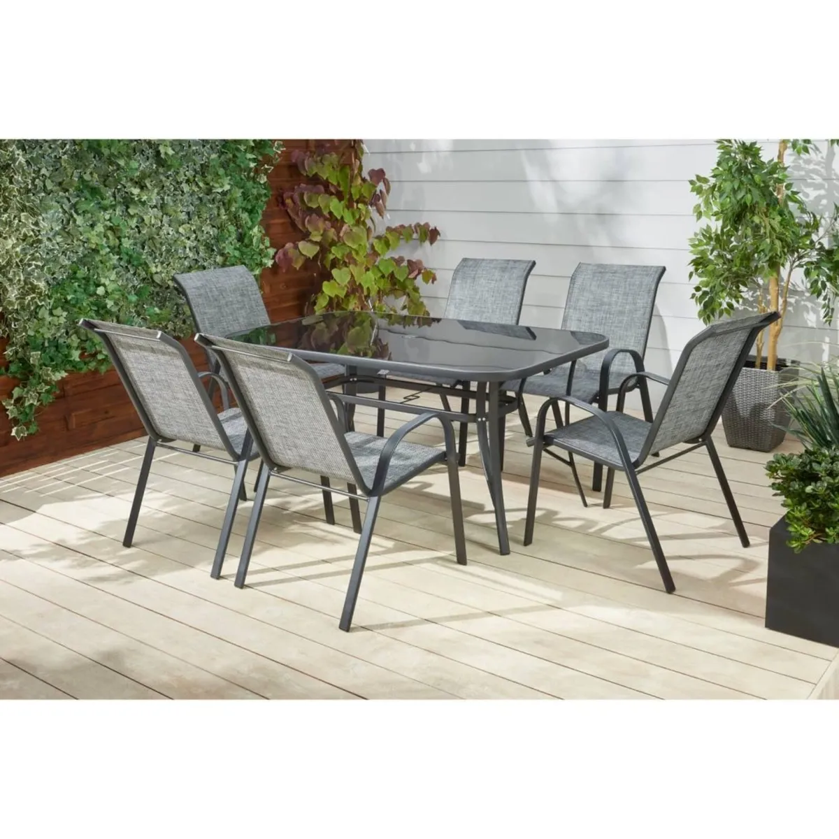Patio table & 6 chairs - Image 1