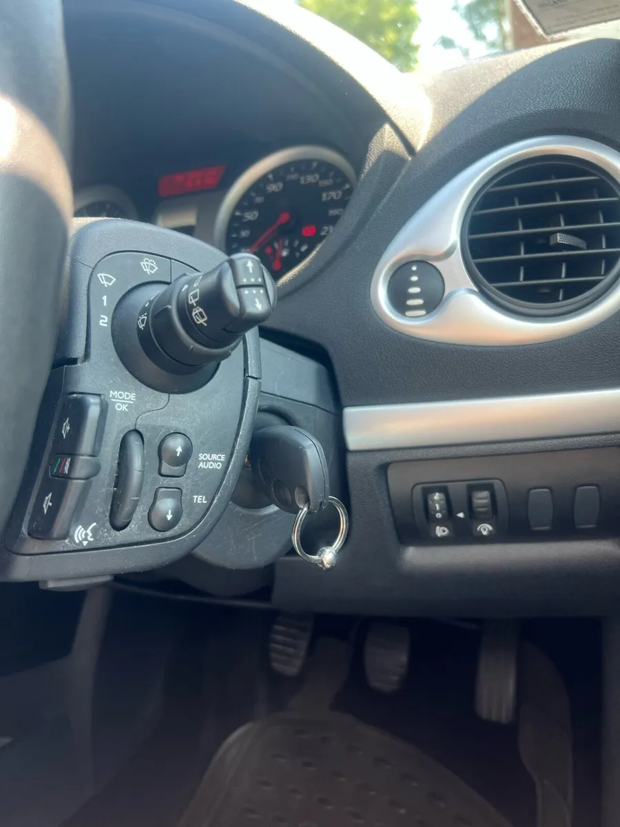 Clio 50.000KM - NCT/TAX - One lady owner - Image 3