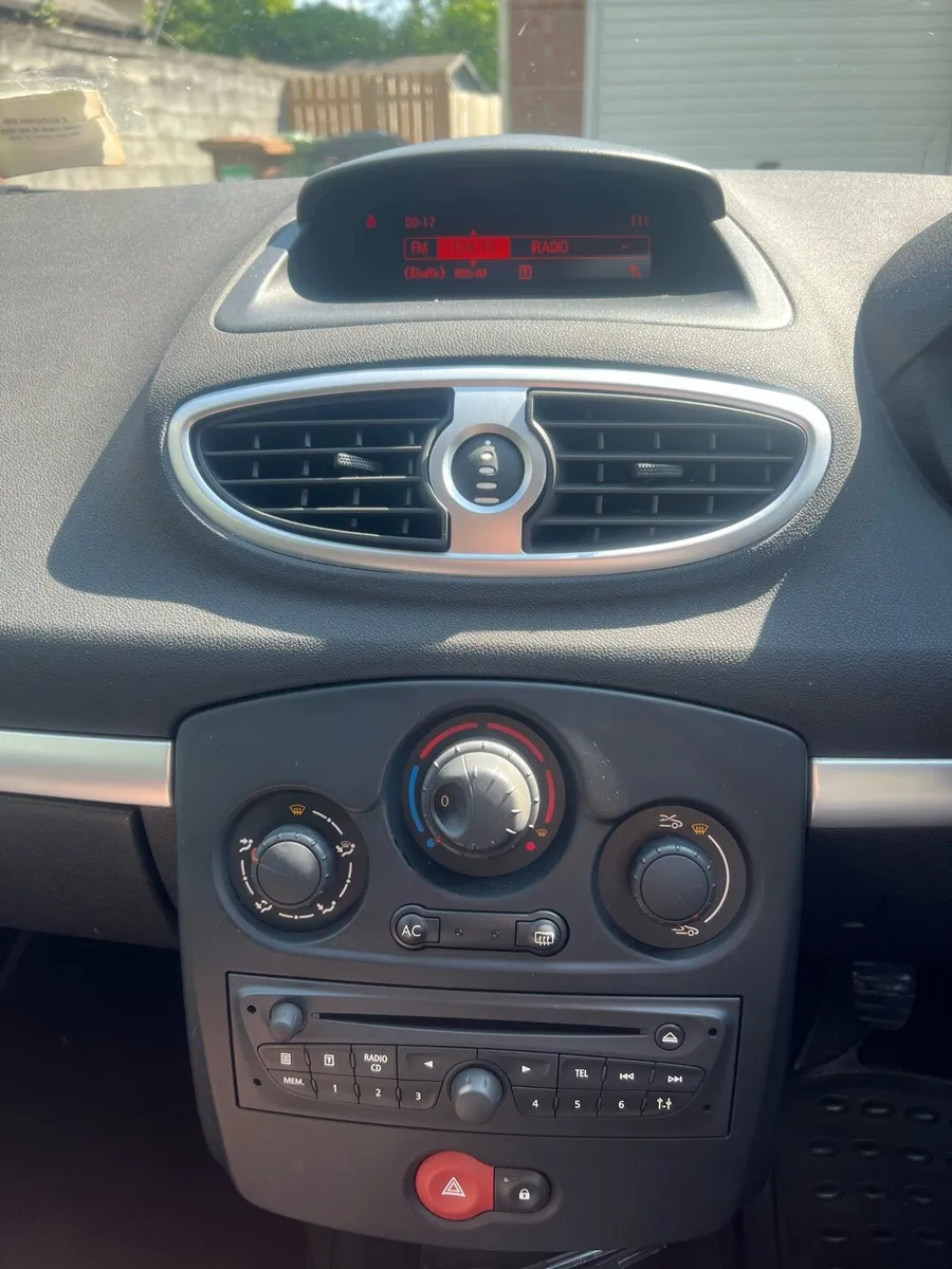 Clio 50.000KM - NCT/TAX - One lady owner - Image 4