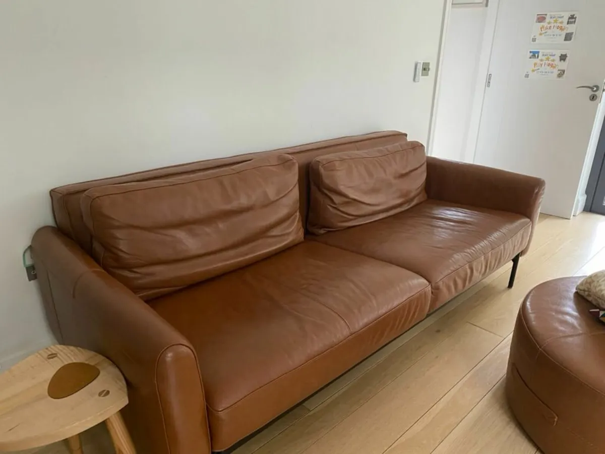 Beautiful leather Couch and Ottoman - Image 3