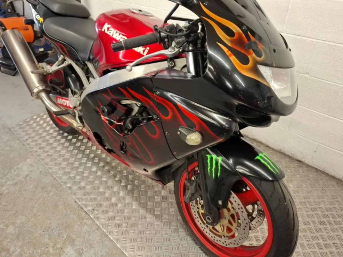 Kawasaki ZX9R 1999 - Image 2