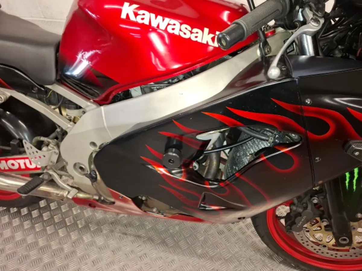 Kawasaki ZX9R 1999 - Image 4