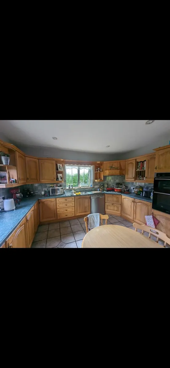 Kitchen cabinet