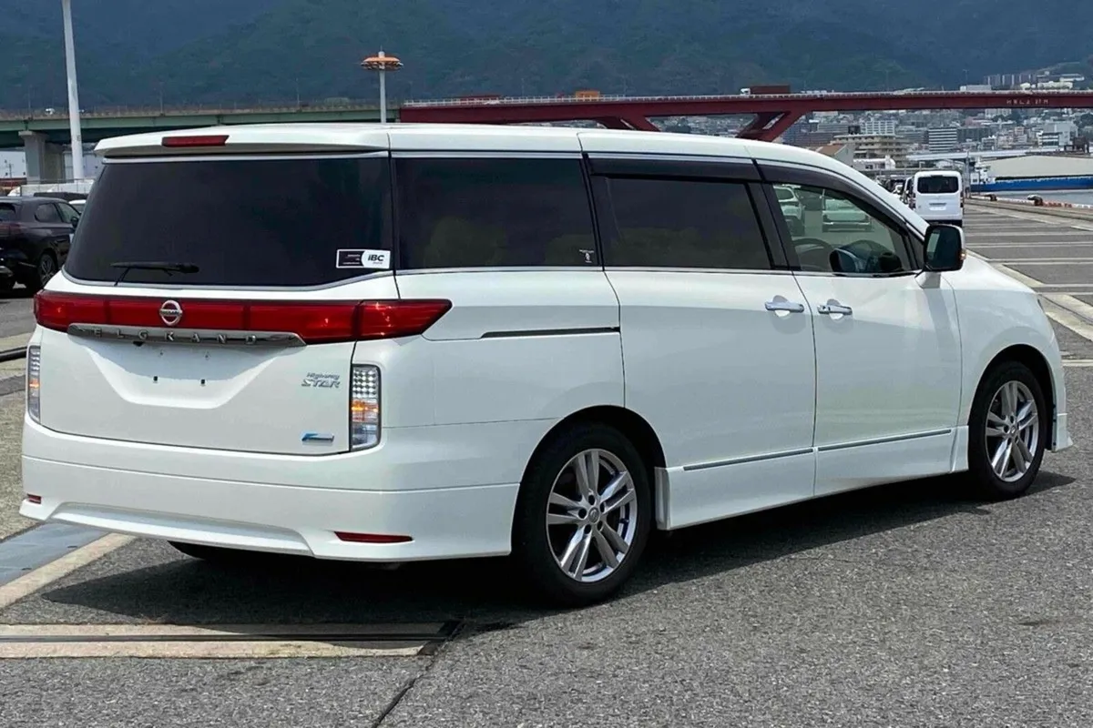 Nissan Elgrand  Highway star**mint condition** - Image 3