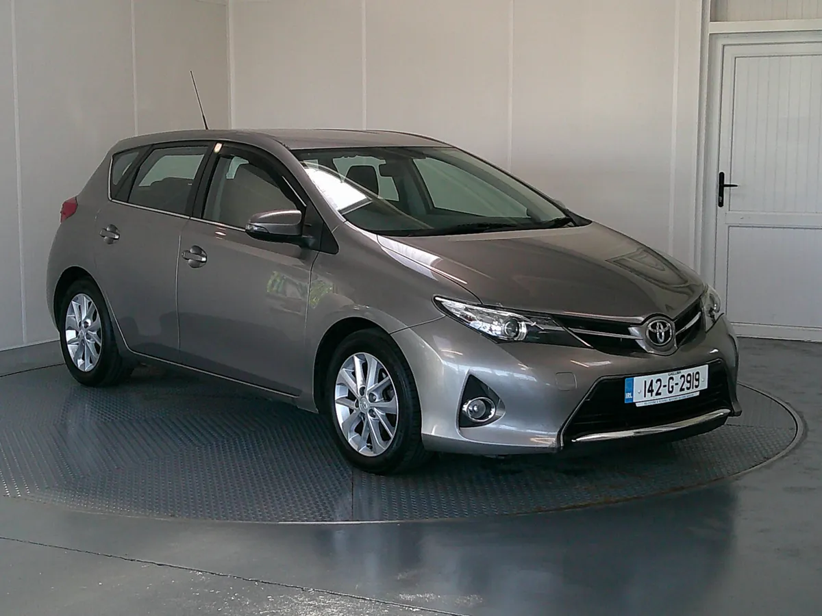 Toyota Auris 2014 - Image 2