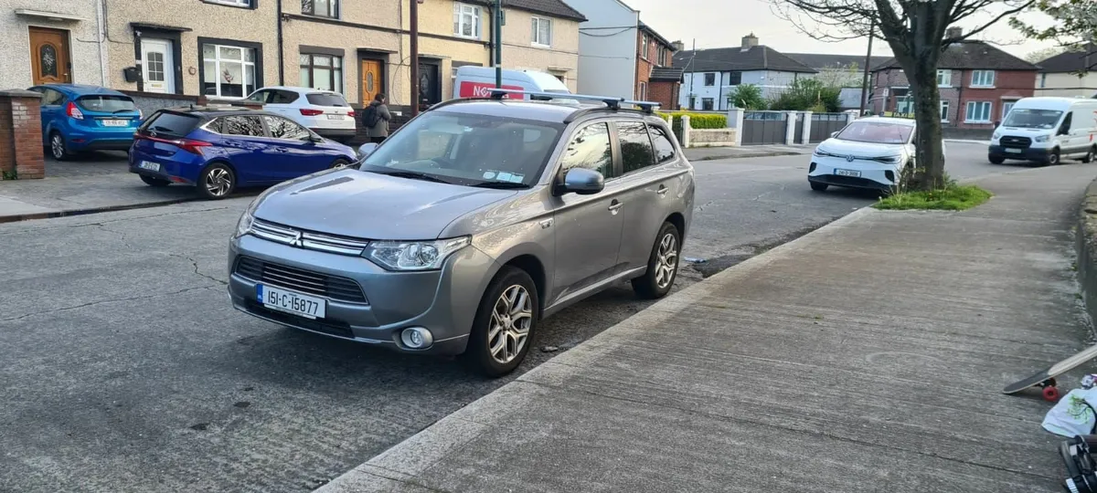 Mitsubishi Outlander 2015 - Image 1