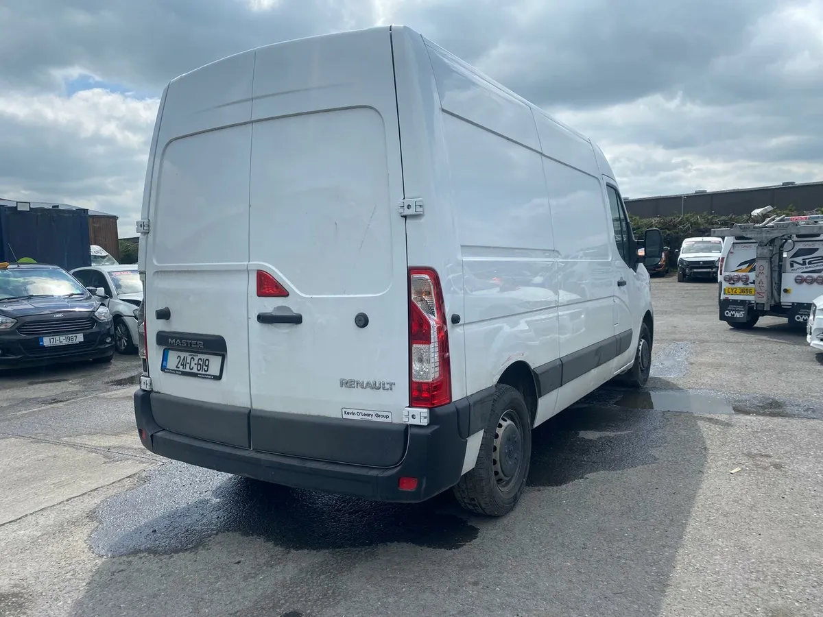 Renault Master 2024 only 13,700 km - Image 4