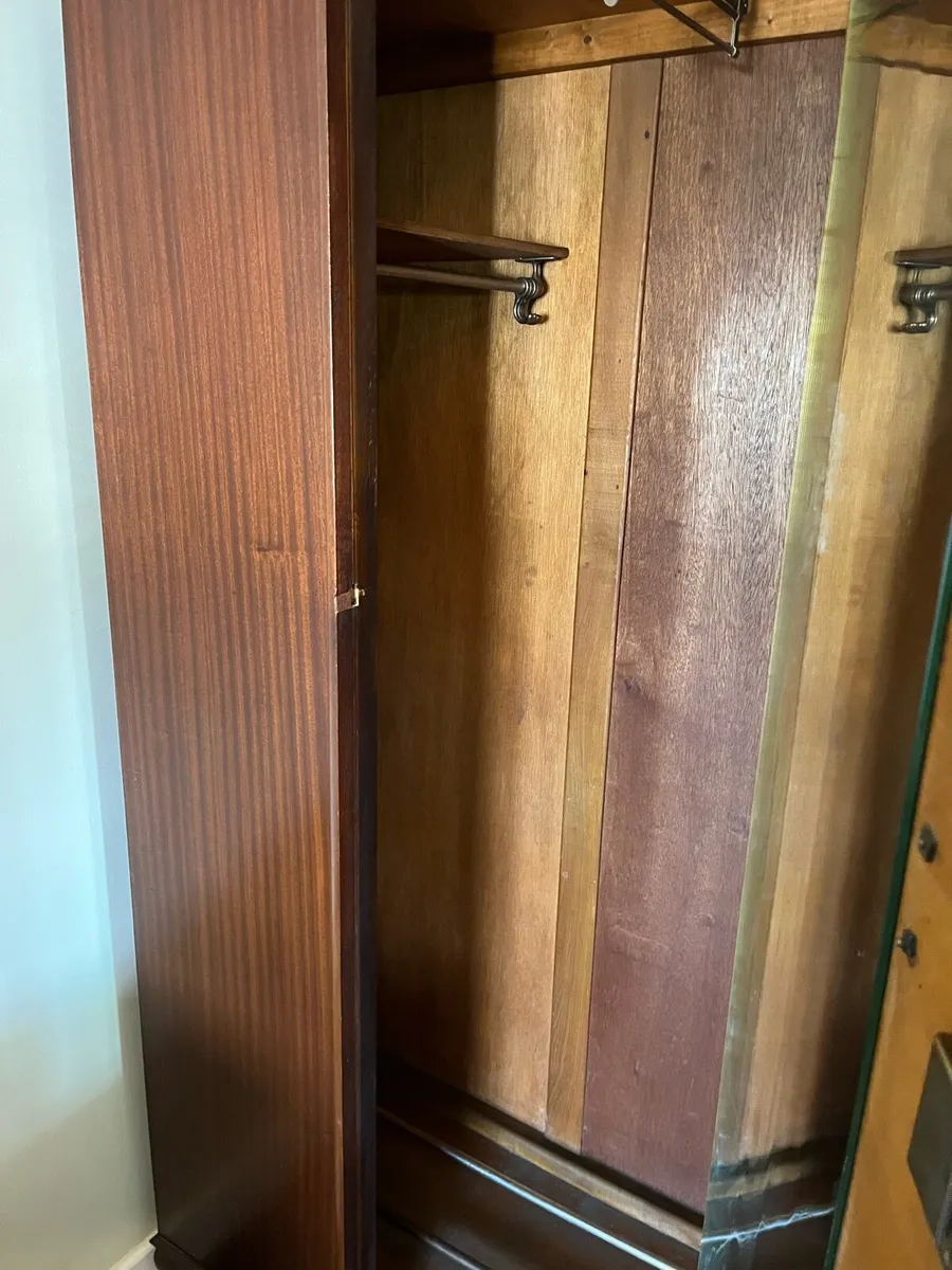 Antique Mahogany Bedroom Set Wardrobe Dresser & Ch - Image 3