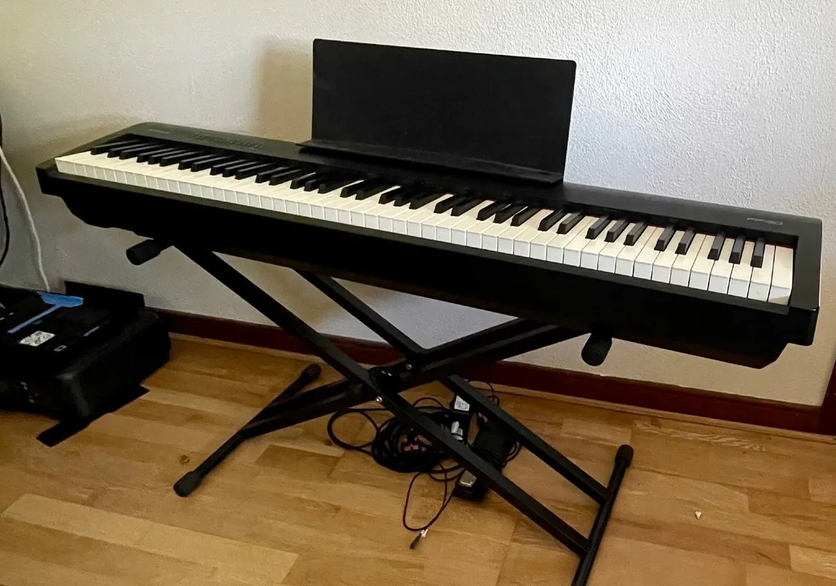 Roland Piano - Image 1