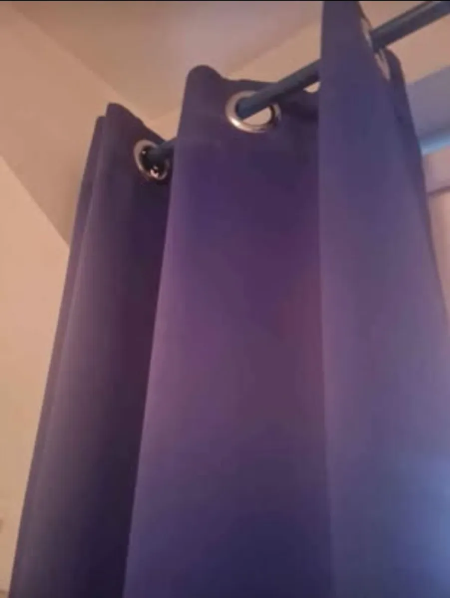 Blue star rug and curtains - Image 3