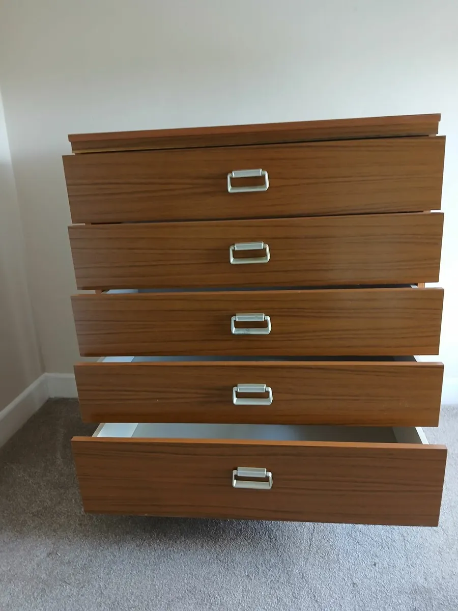 Chest of drawers