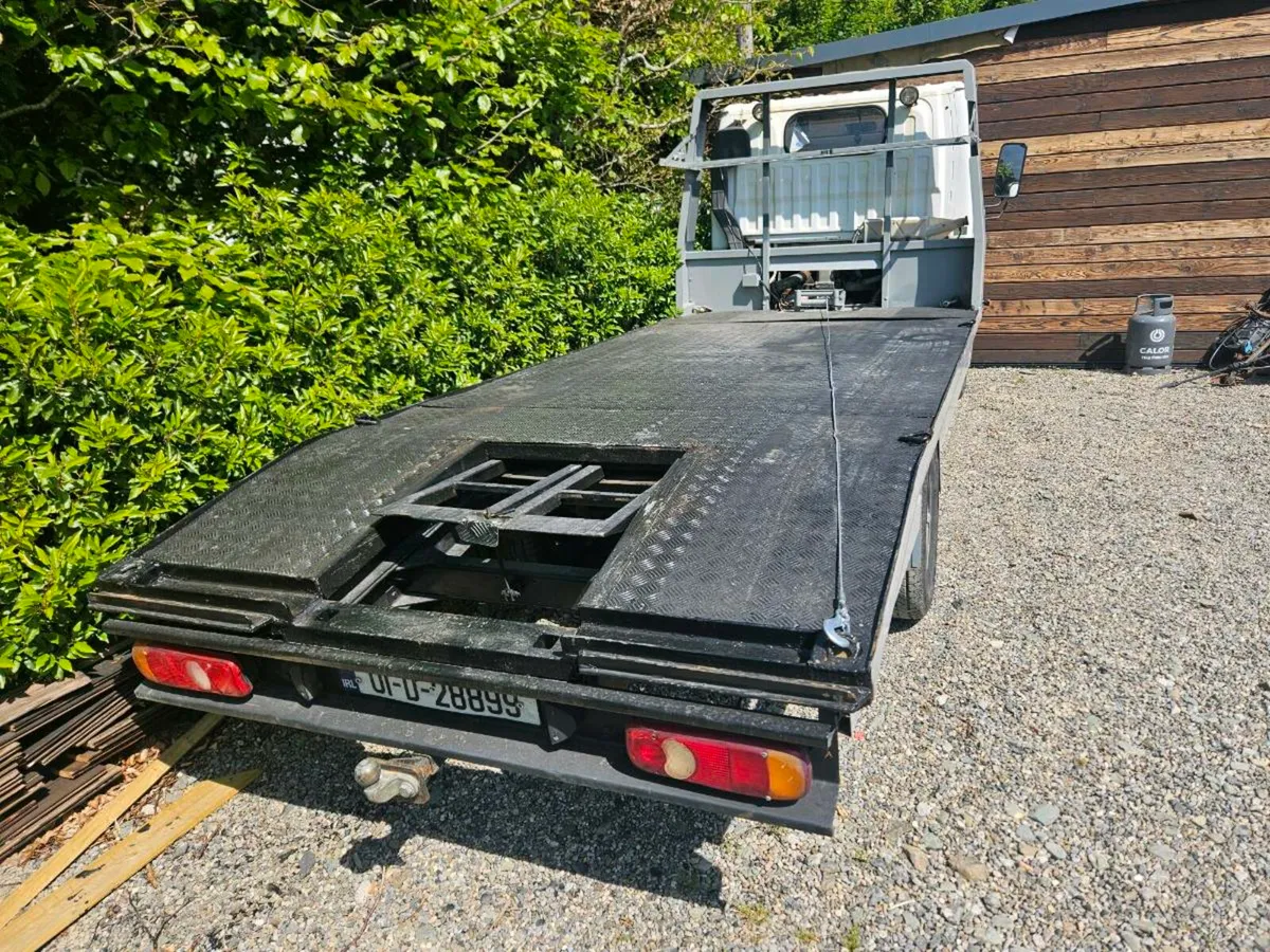 Beaver tail recovery truck, taxed and tested. - Image 3