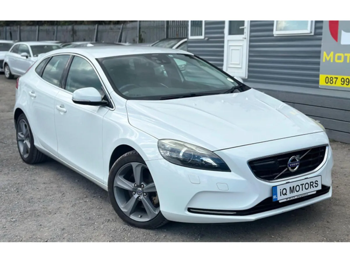 Volvo V40 T4 1.6L Petrol Automatic (8133) - Image 1