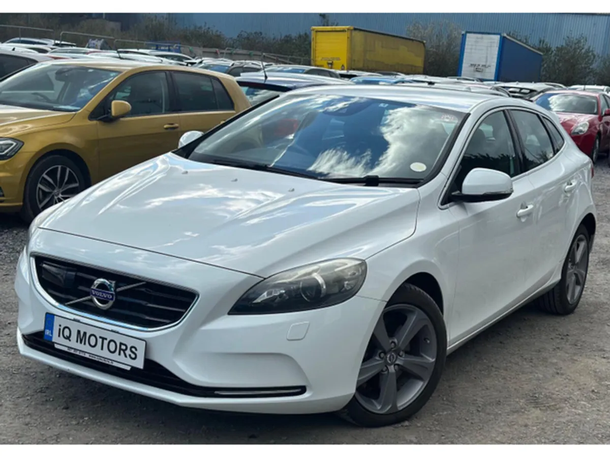 Volvo V40 T4 1.6L Petrol Automatic (8133) - Image 2