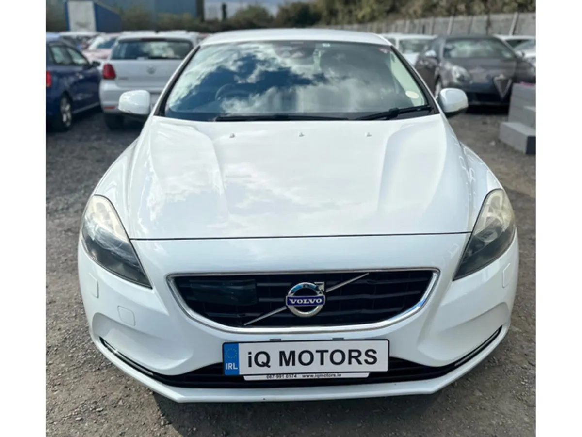Volvo V40 T4 1.6L Petrol Automatic (8133) - Image 3