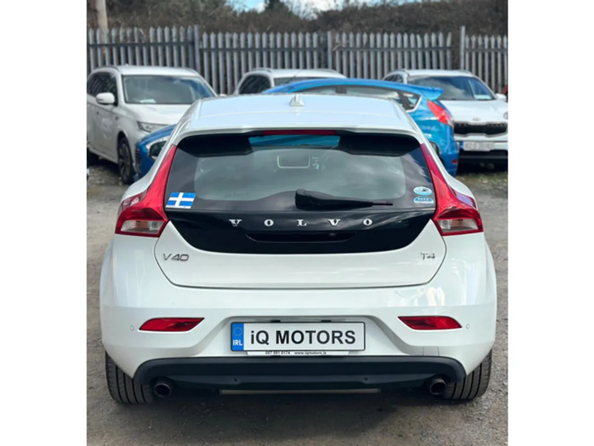 Volvo V40 T4 1.6L Petrol Automatic (8133) - Image 4