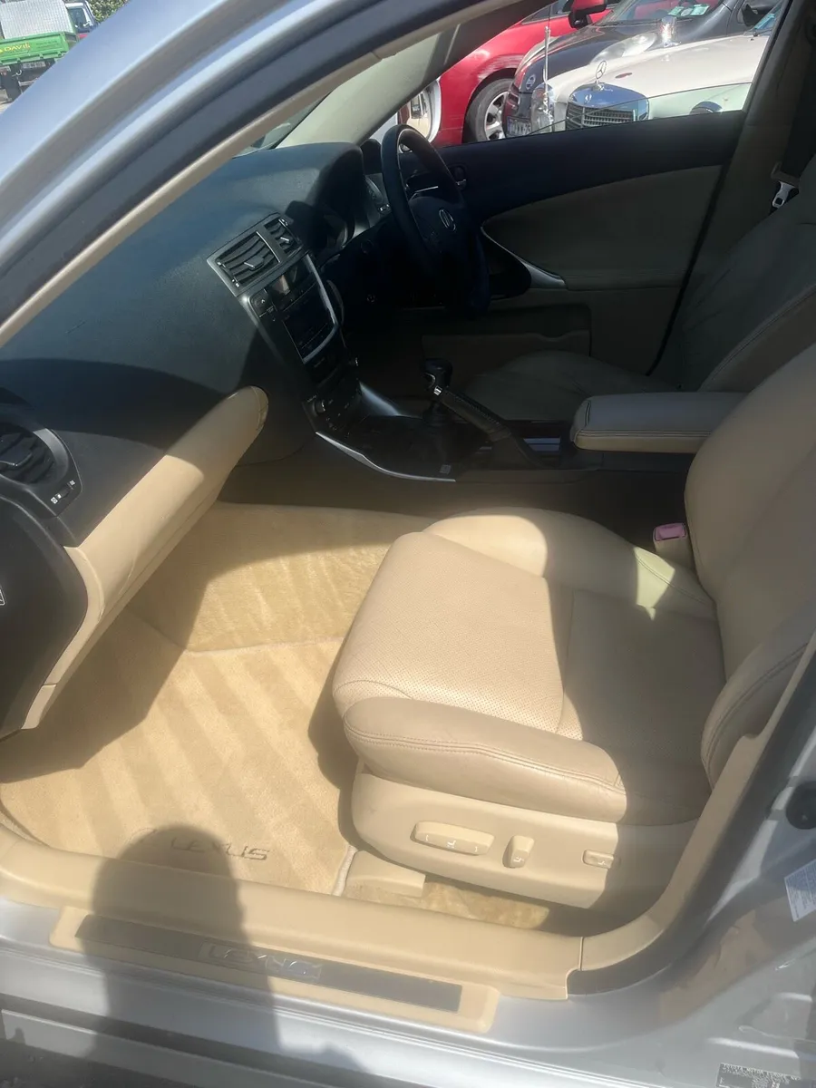 Lexus is250 - Image 4