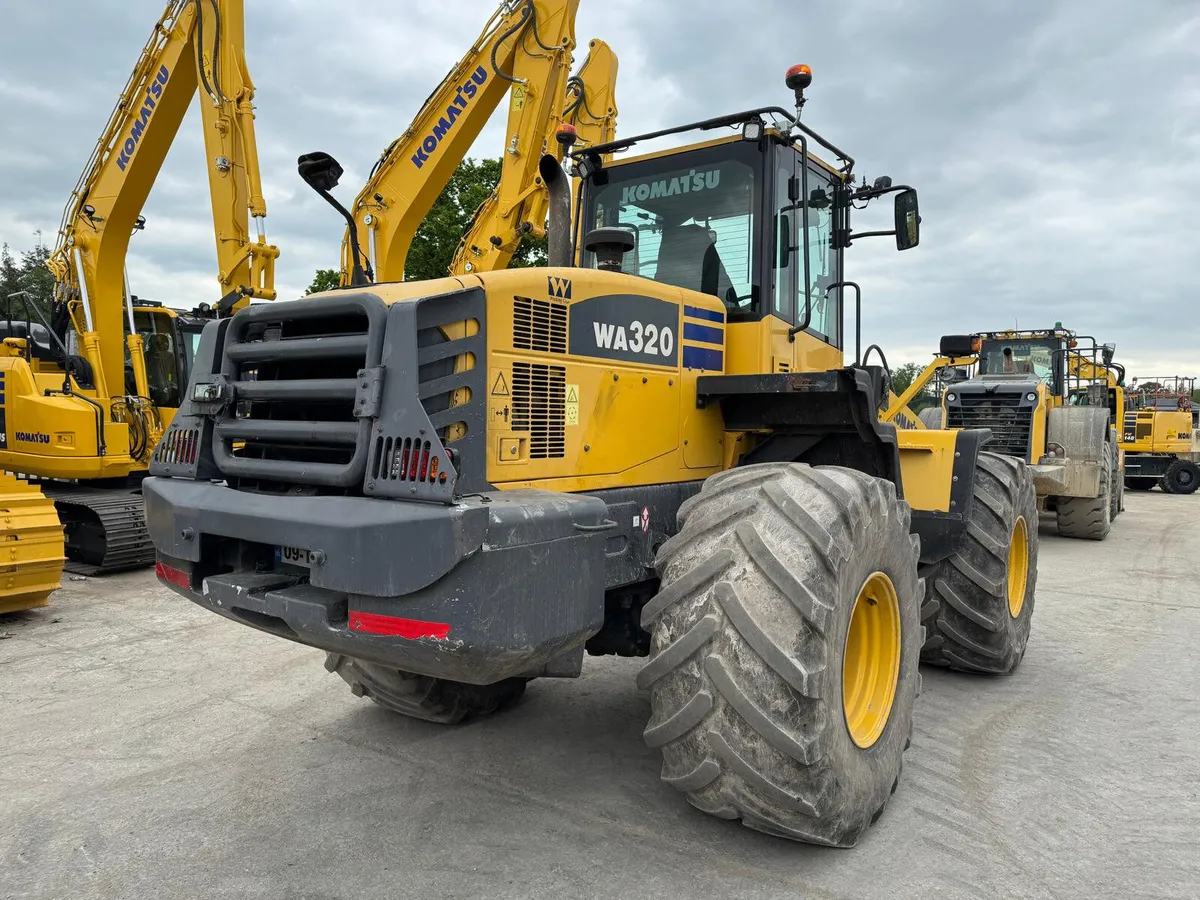 Komatsu WA320-5 - Image 4