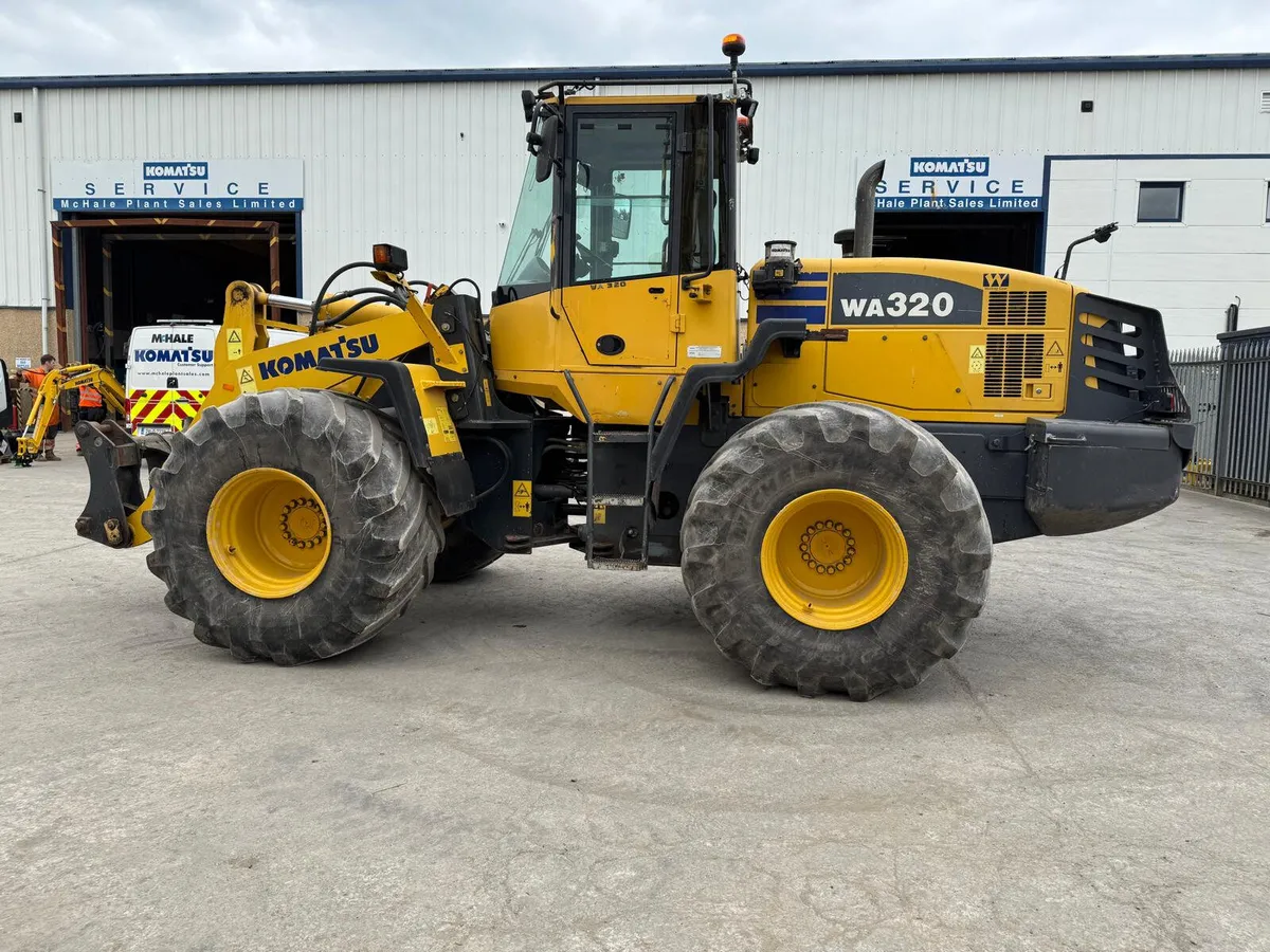 Komatsu WA320-5 - Image 2