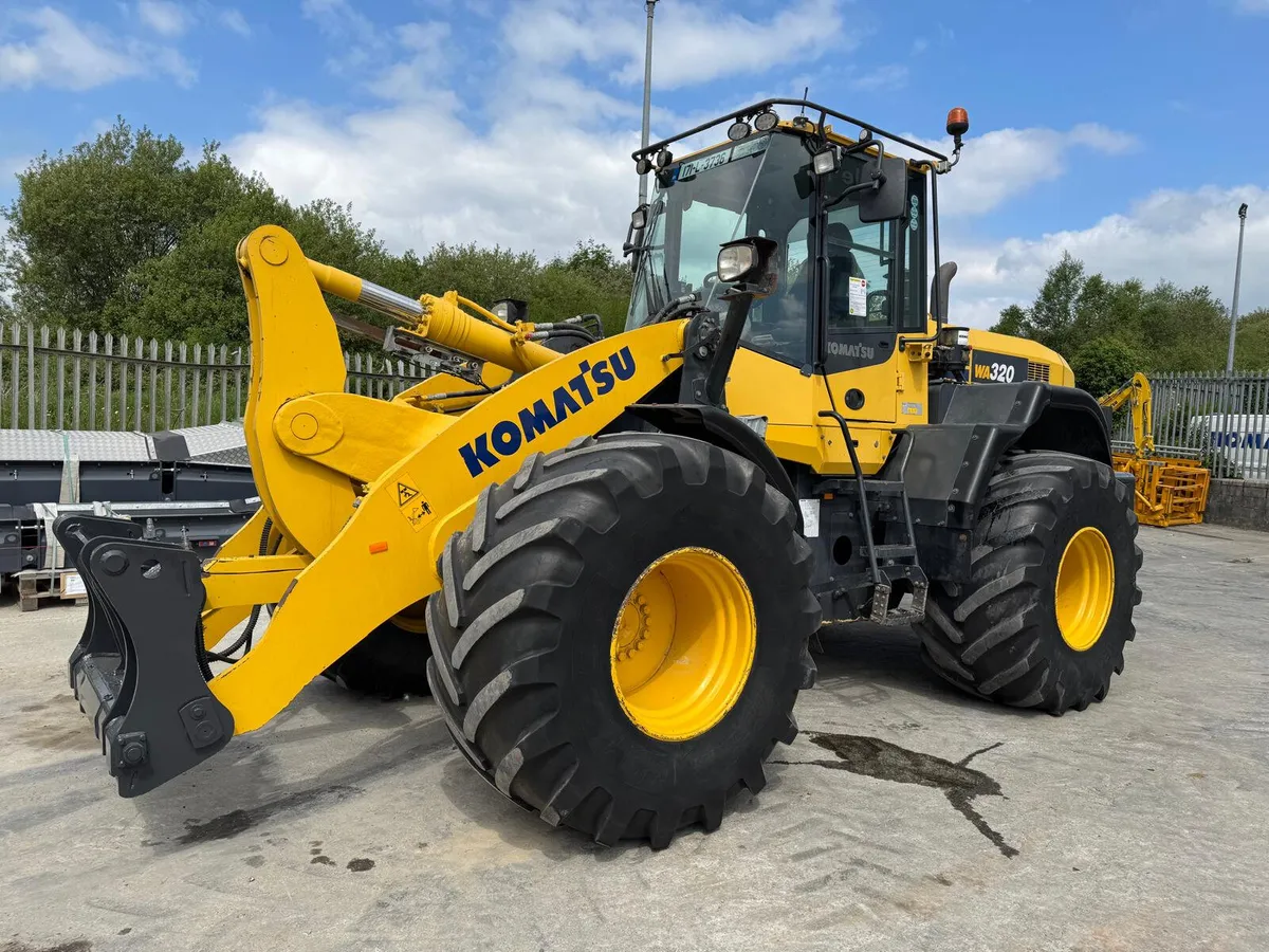 Komatsu WA320-7 - Image 2