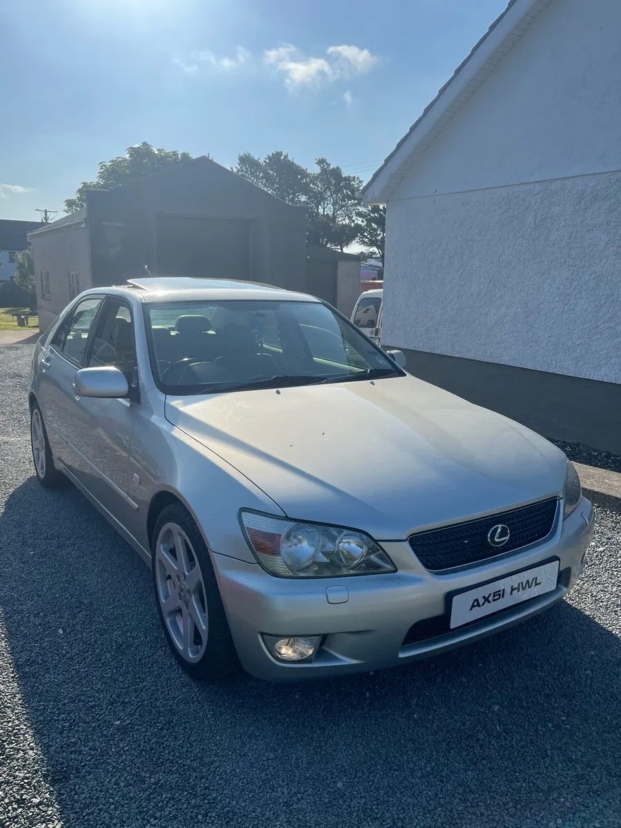 Lexus is 200 - Image 1